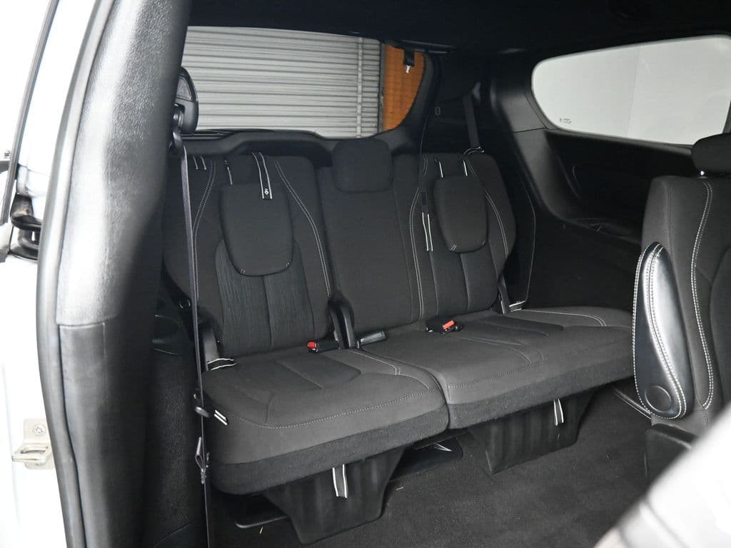 2024 Chrysler Pacifica Touring, photo 53 of 75