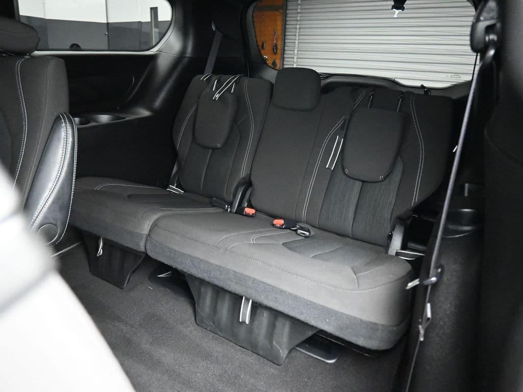 2024 Chrysler Pacifica Touring, photo 43 of 75