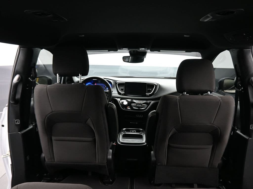 2024 Chrysler Pacifica Touring, photo 46 of 75