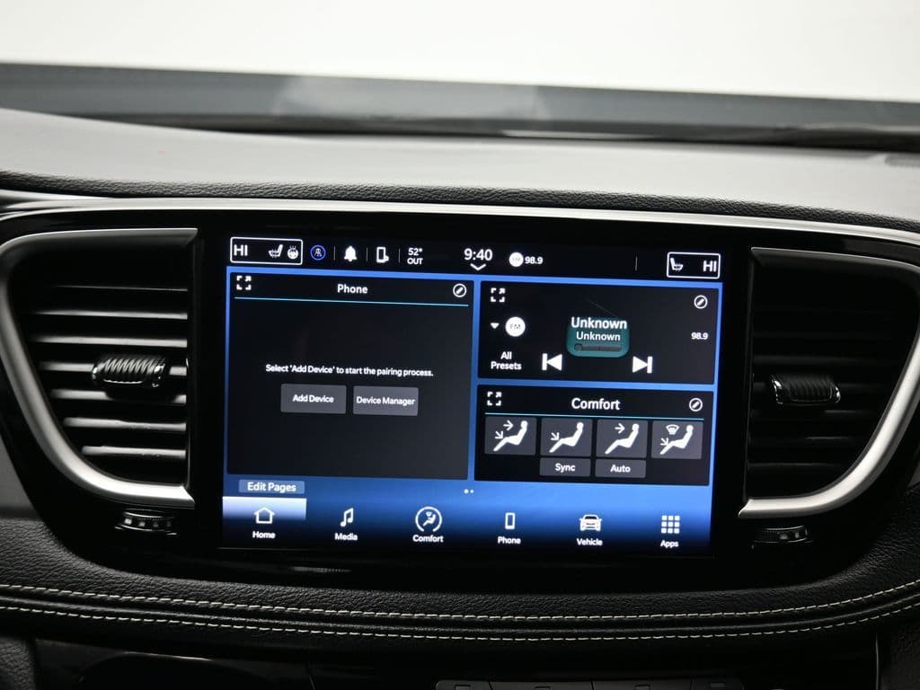 2024 Chrysler Pacifica Touring, photo 16 of 75