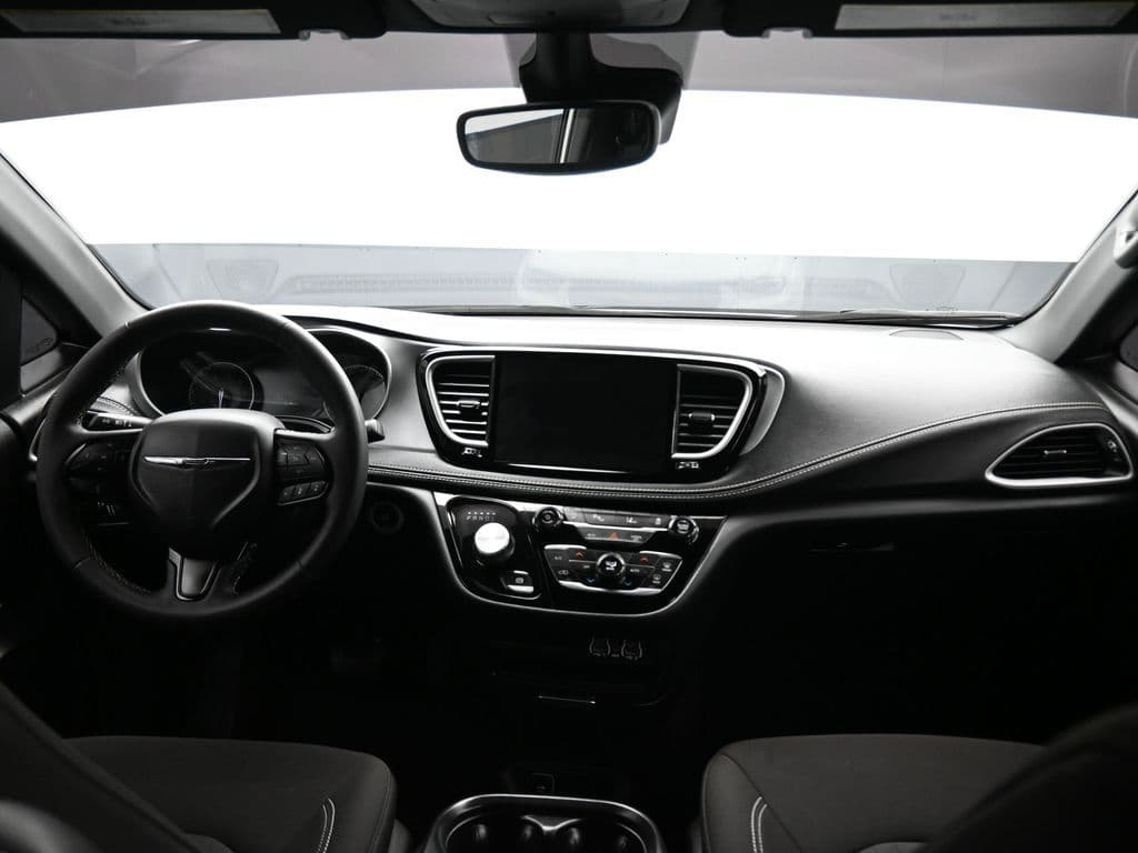 2024 Chrysler Pacifica Touring, photo 54 of 75