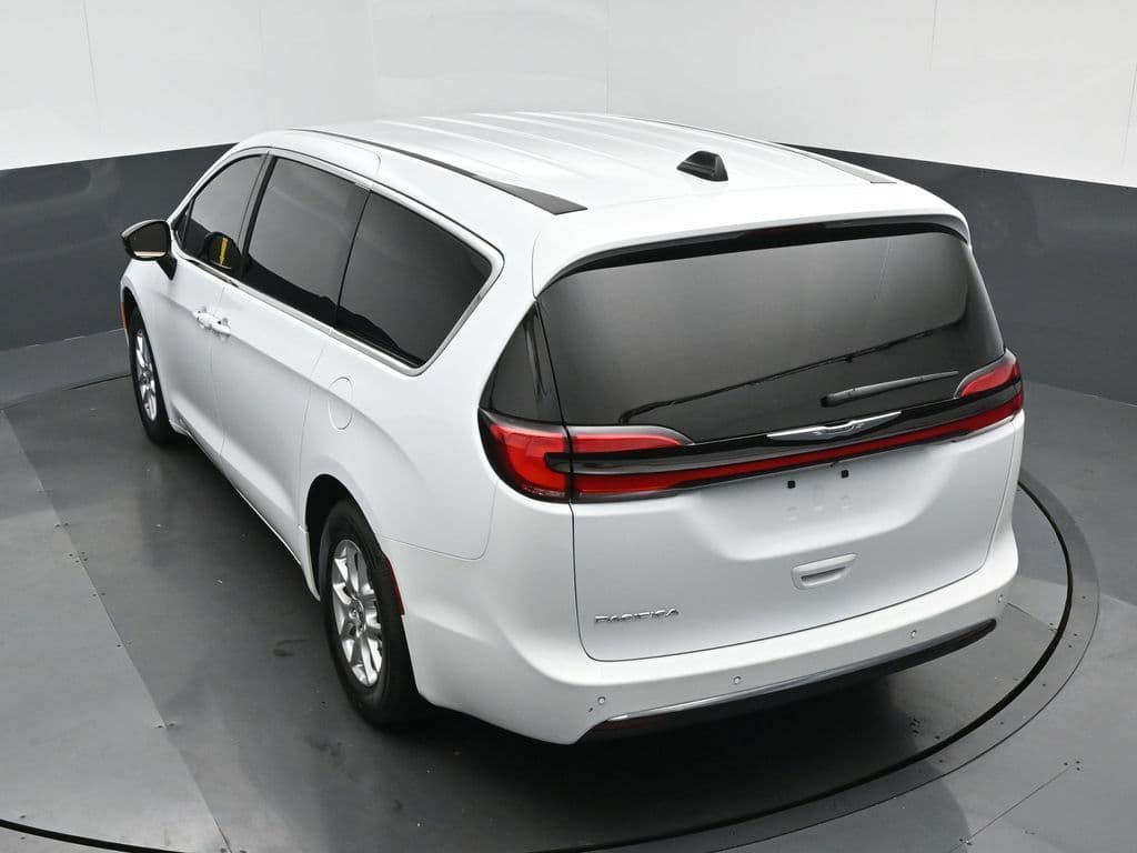2024 Chrysler Pacifica Touring, photo 74 of 75