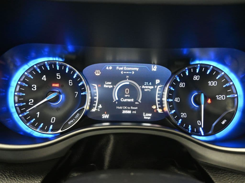 2024 Chrysler Pacifica Touring, photo 15 of 75