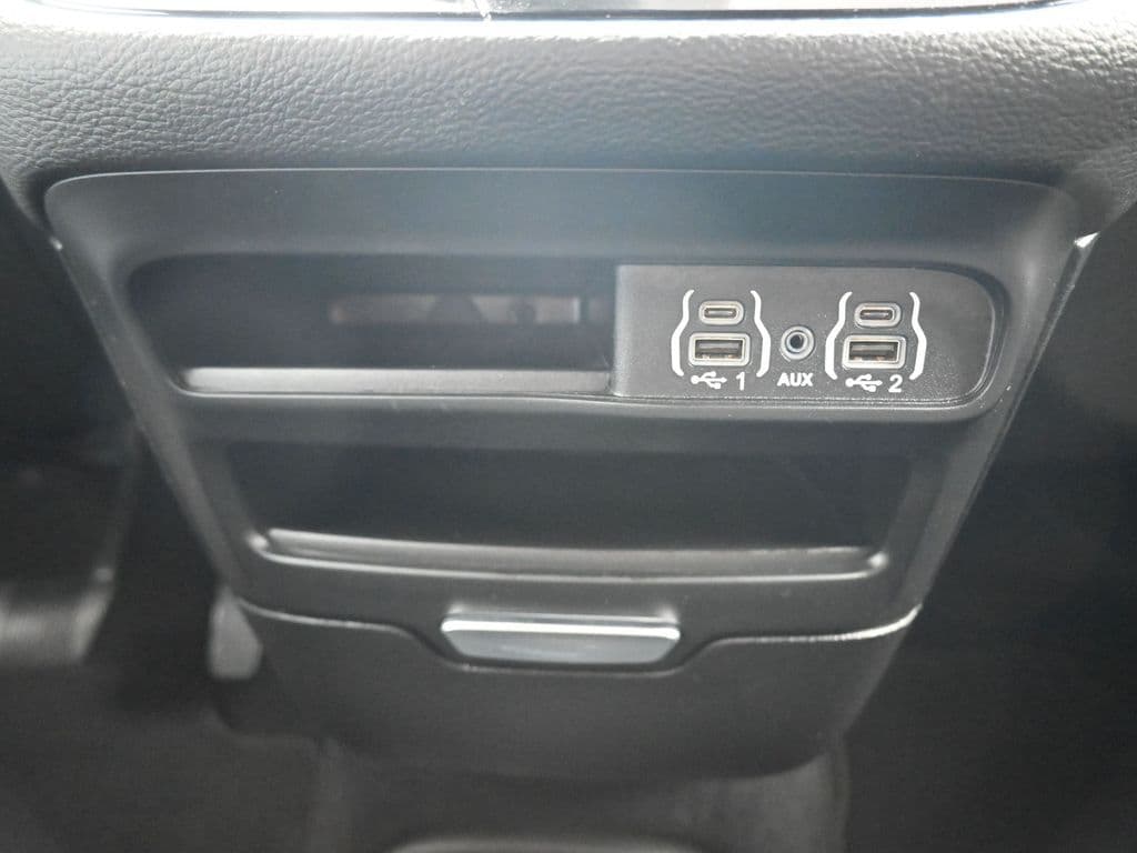 2024 Chrysler Pacifica Touring, photo 26 of 75