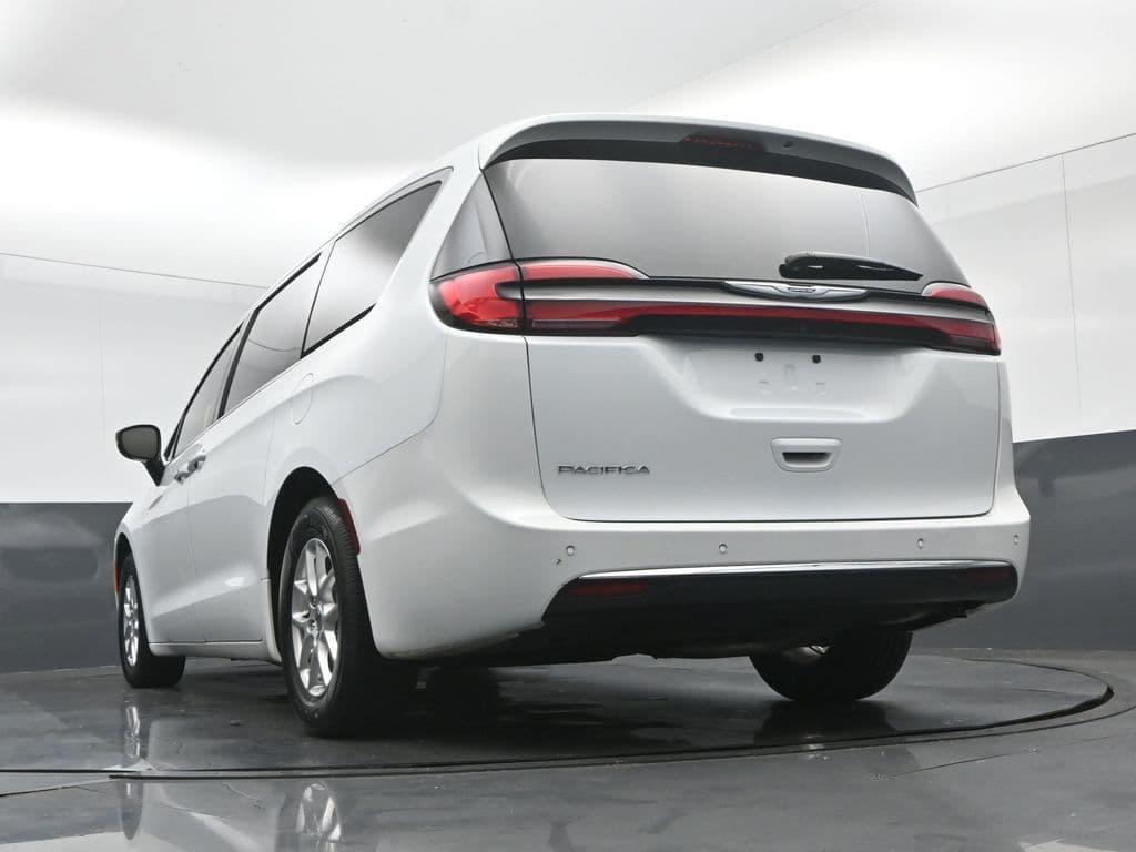 2024 Chrysler Pacifica Touring, photo 70 of 75