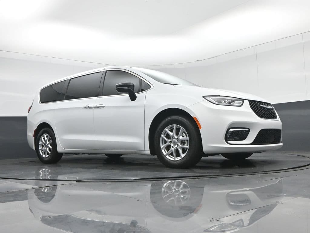 2024 Chrysler Pacifica Touring, photo 68 of 75