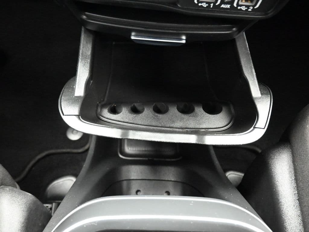 2024 Chrysler Pacifica Touring, photo 27 of 75