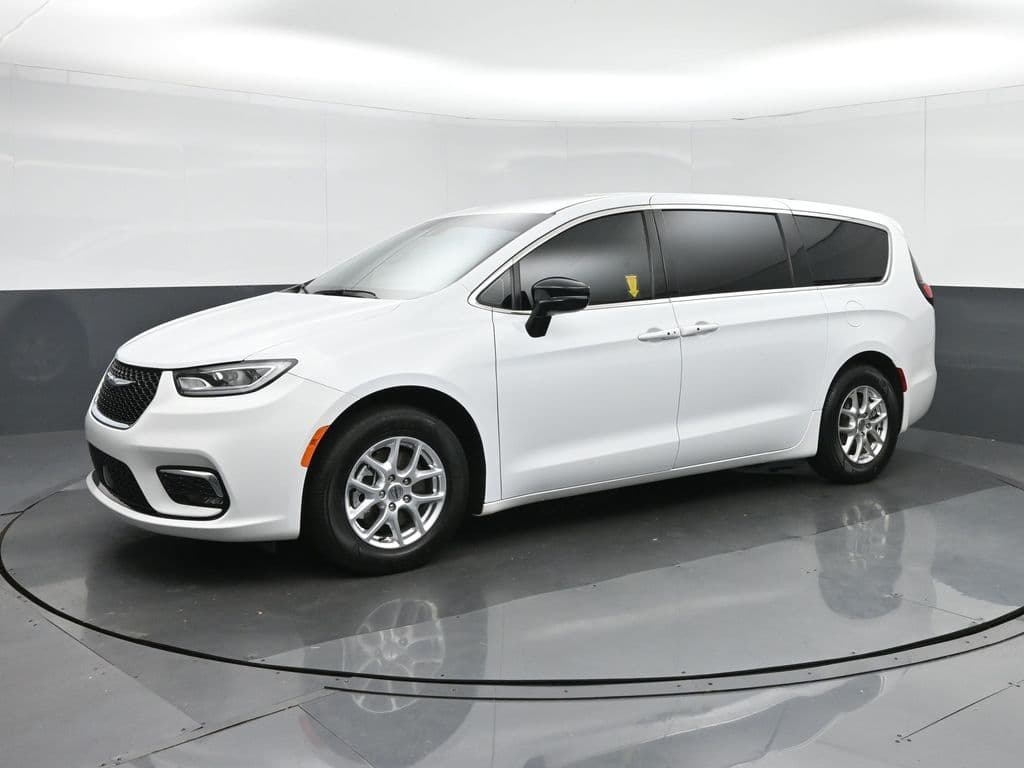 2024 Chrysler Pacifica Touring, photo 3 of 75