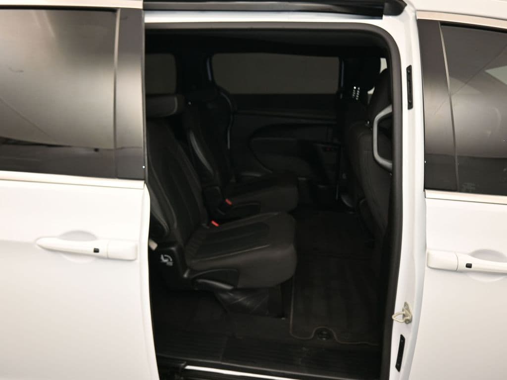 2024 Chrysler Pacifica Touring, photo 47 of 75