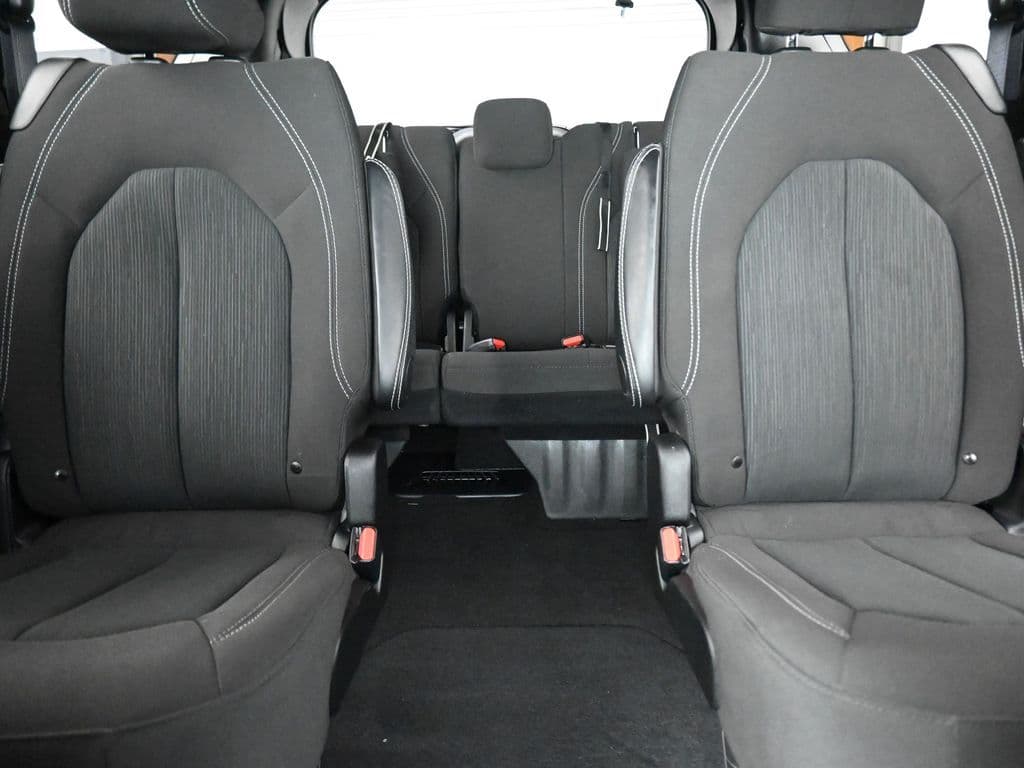 2024 Chrysler Pacifica Touring, photo 34 of 75