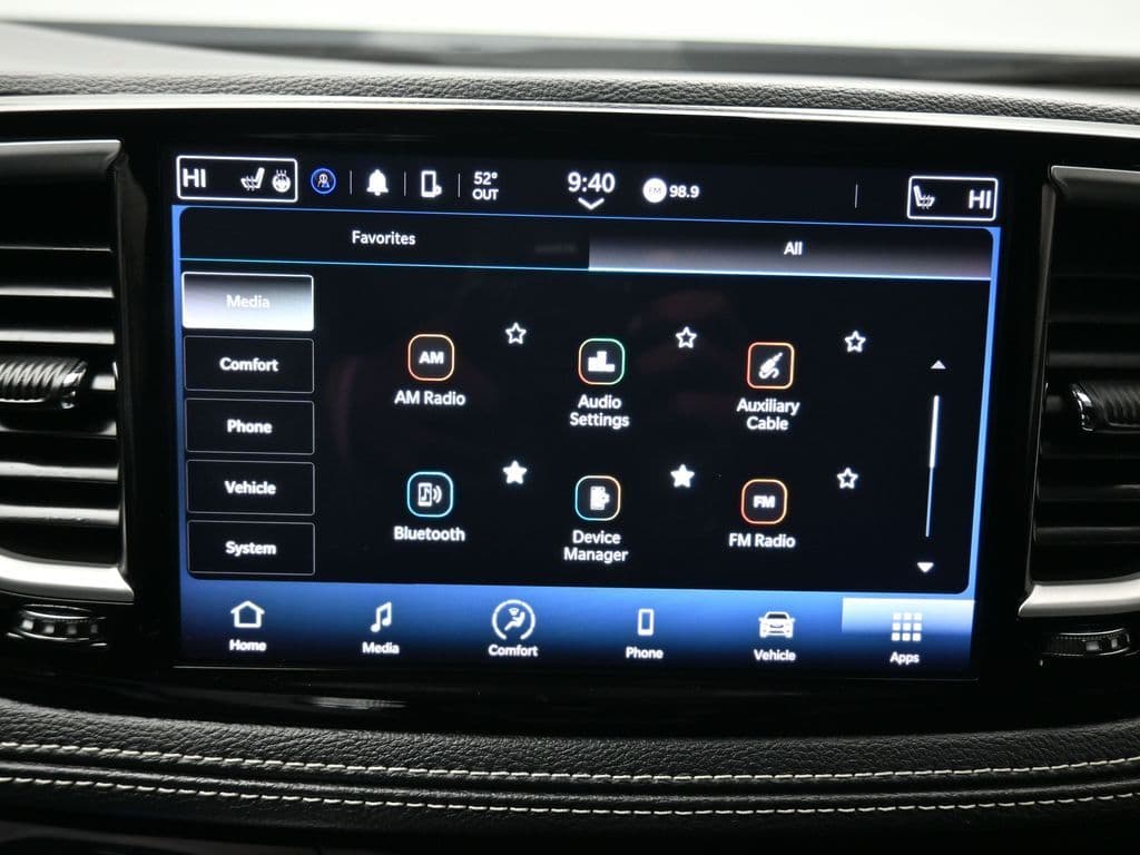 2024 Chrysler Pacifica Touring, photo 18 of 75