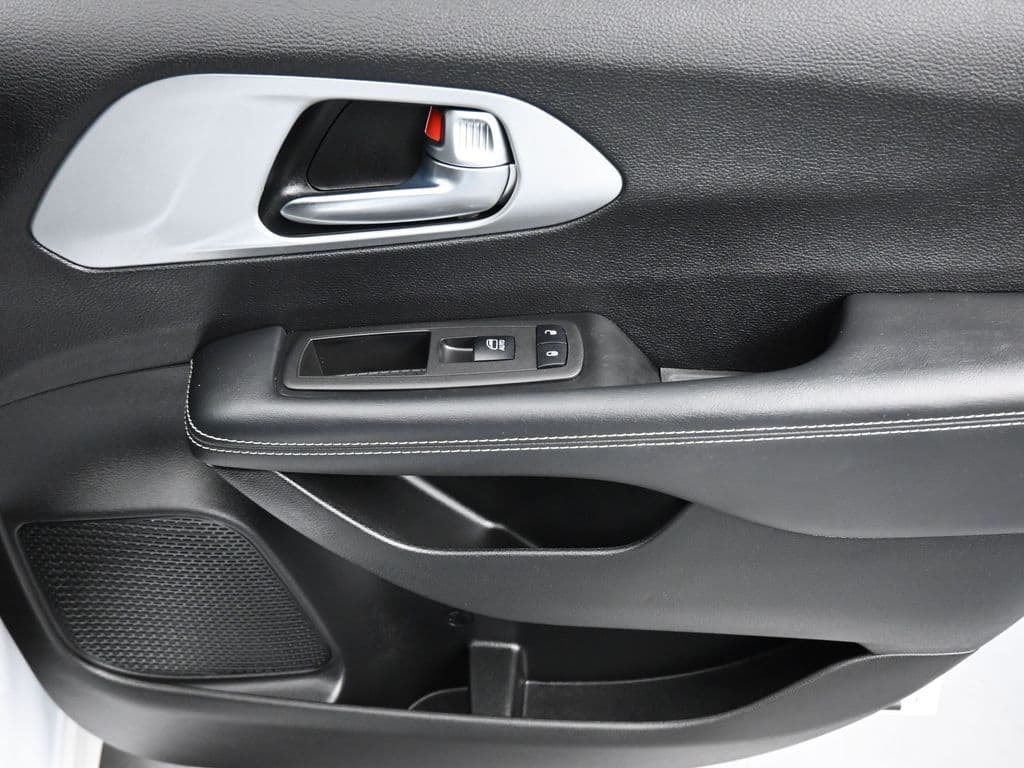 2024 Chrysler Pacifica Touring, photo 56 of 75
