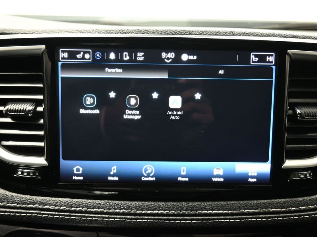 2024 Chrysler Pacifica Touring, photo 17 of 75