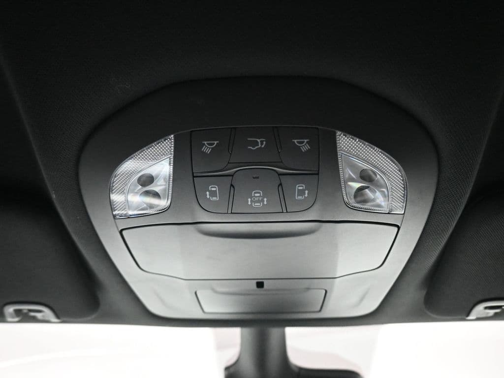 2024 Chrysler Pacifica Touring, photo 31 of 75