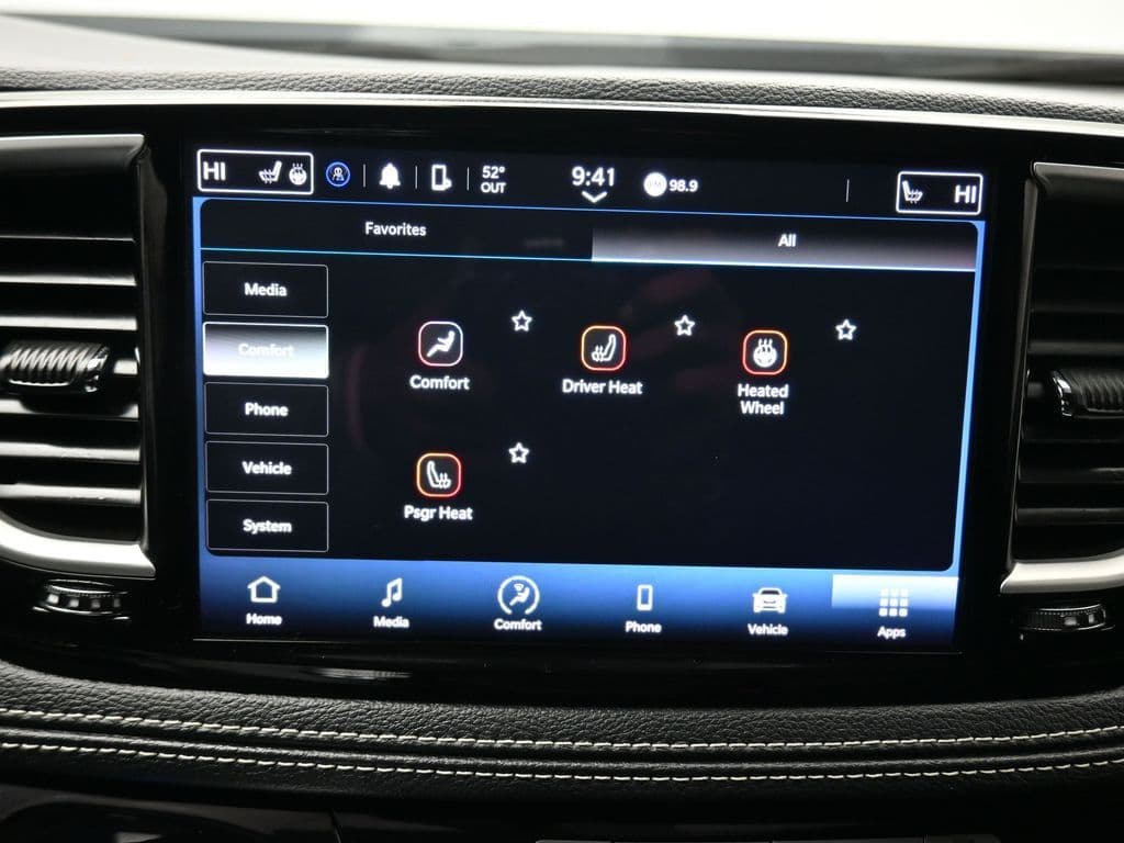 2024 Chrysler Pacifica Touring, photo 20 of 75