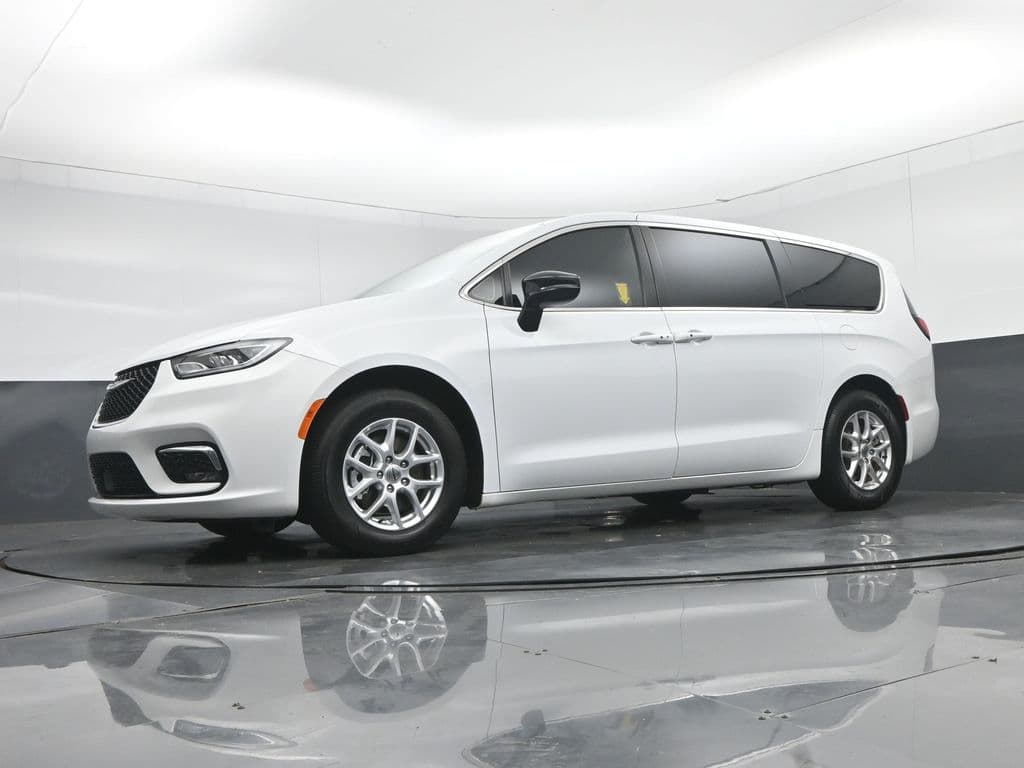 2024 Chrysler Pacifica Touring, photo 69 of 75