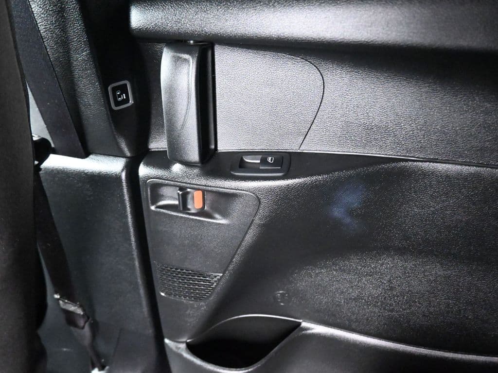 2024 Chrysler Pacifica Touring, photo 39 of 75