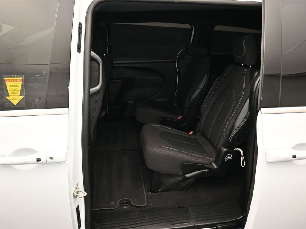 2024 Chrysler Pacifica Touring, photo 35 of 75