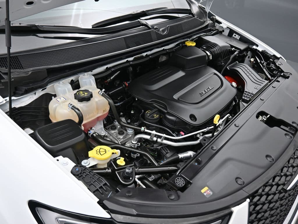 2024 Chrysler Pacifica Touring, photo 63 of 75