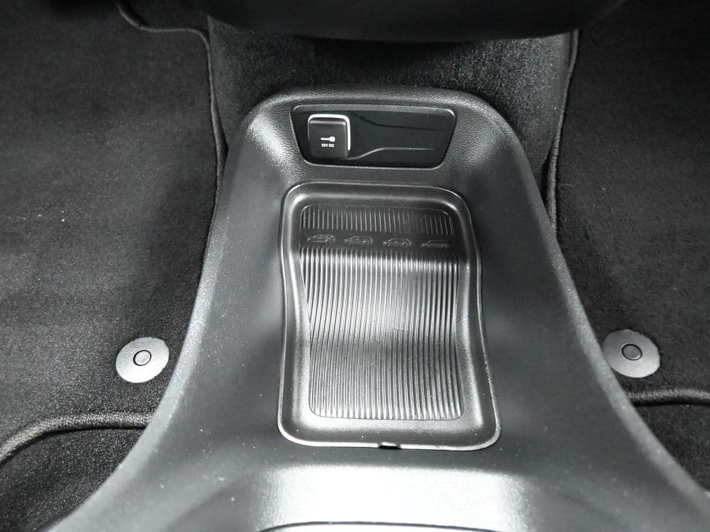 2024 Chrysler Pacifica Touring, photo 28 of 75