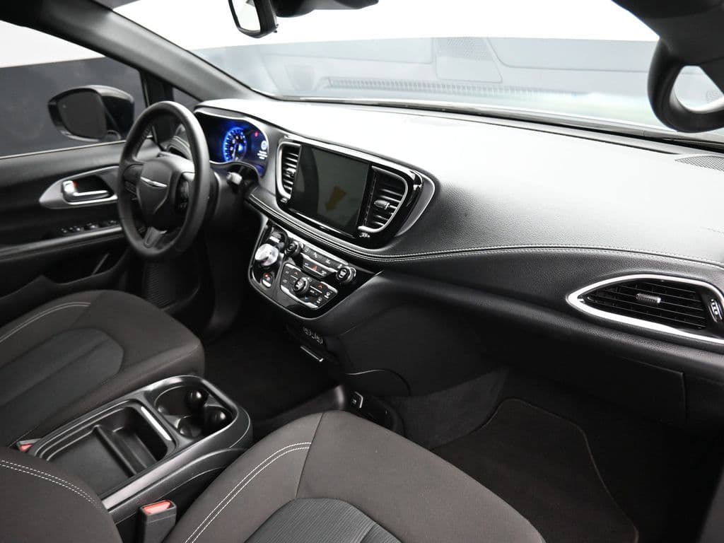 2024 Chrysler Pacifica Touring, photo 58 of 75
