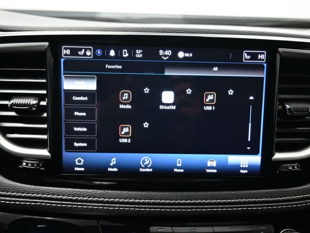 2024 Chrysler Pacifica Touring, photo 19 of 75