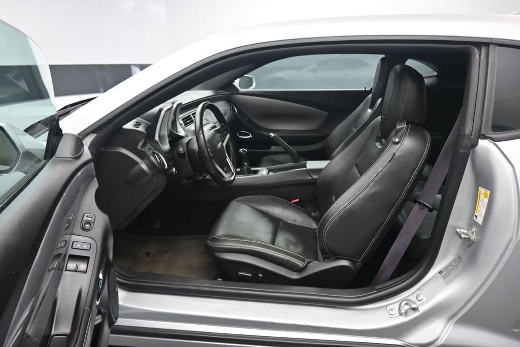 2014 Chevrolet Camaro 2LT, photo 13 of 49