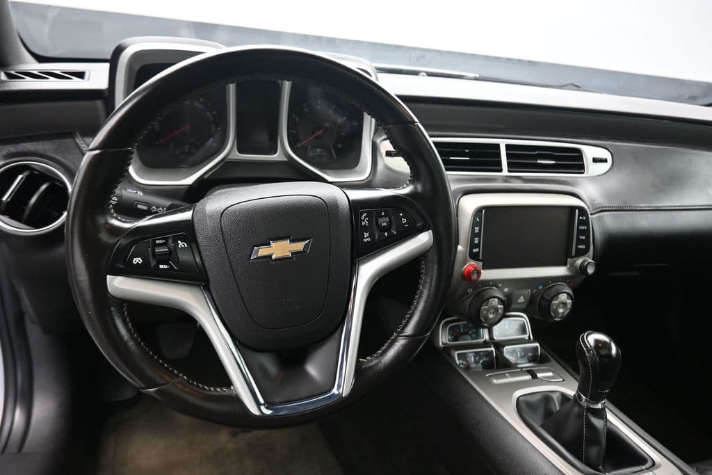 2014 Chevrolet Camaro 2LT, photo 16 of 49