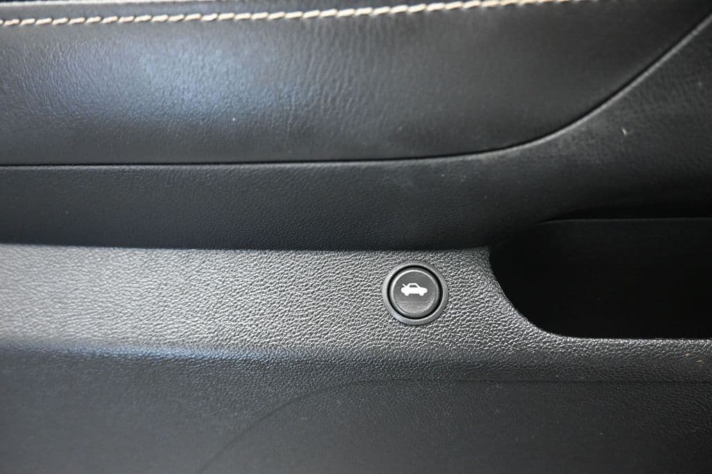 2014 Chevrolet Camaro 2LT, photo 11 of 49