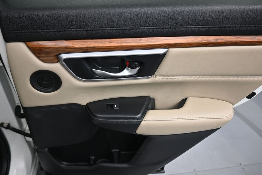 2018 Honda CR-V Touring, photo 37 of 64