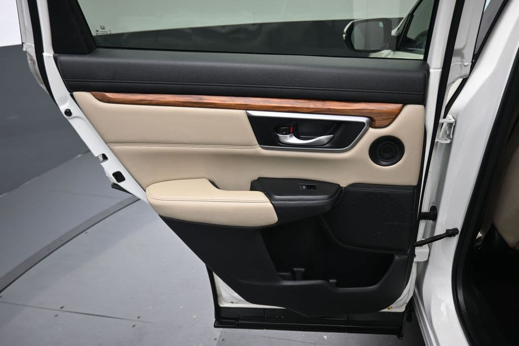 2018 Honda CR-V Touring, photo 31 of 64