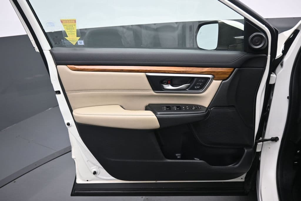 2018 Honda CR-V Touring, photo 9 of 64