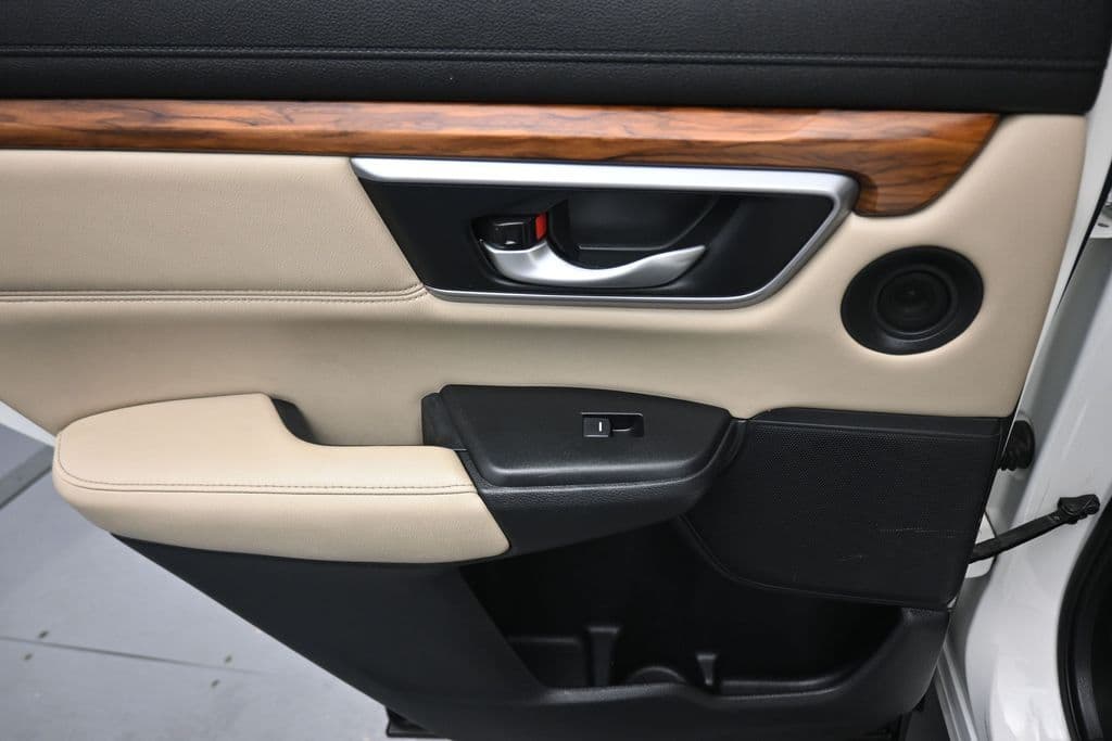 2018 Honda CR-V Touring, photo 32 of 64