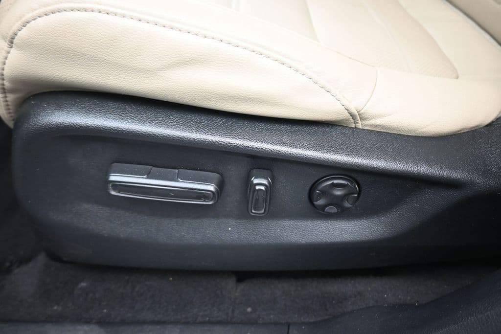 2018 Honda CR-V Touring, photo 12 of 64