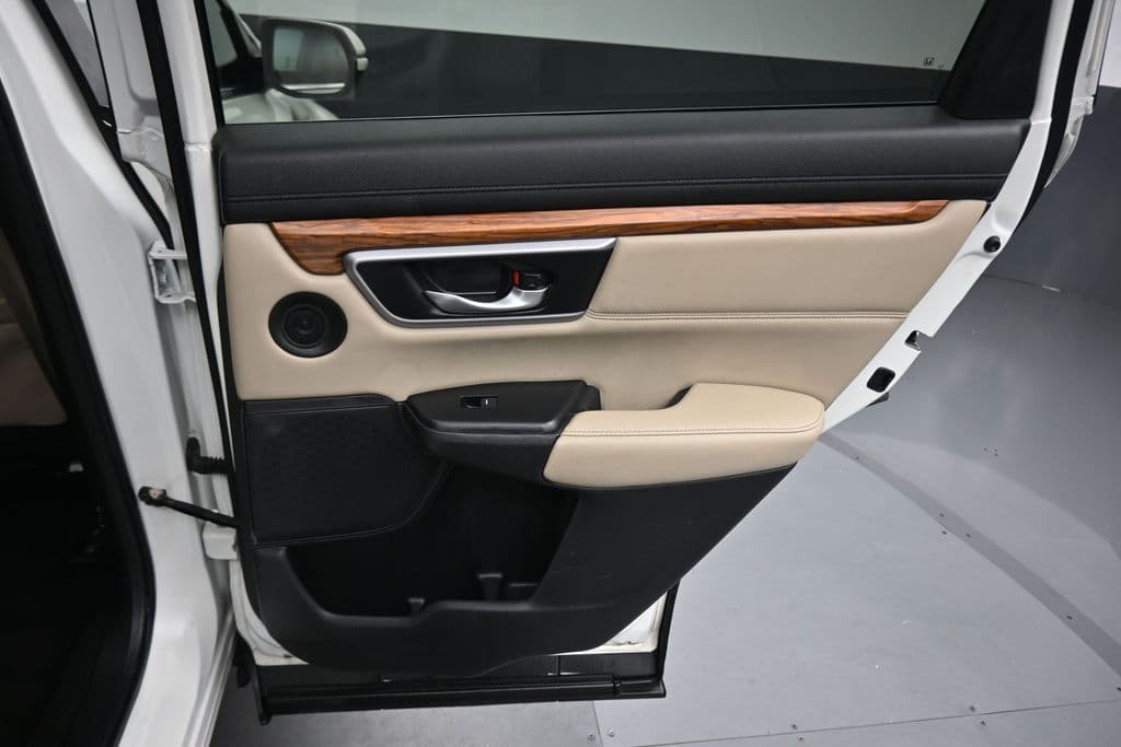 2018 Honda CR-V Touring, photo 36 of 64