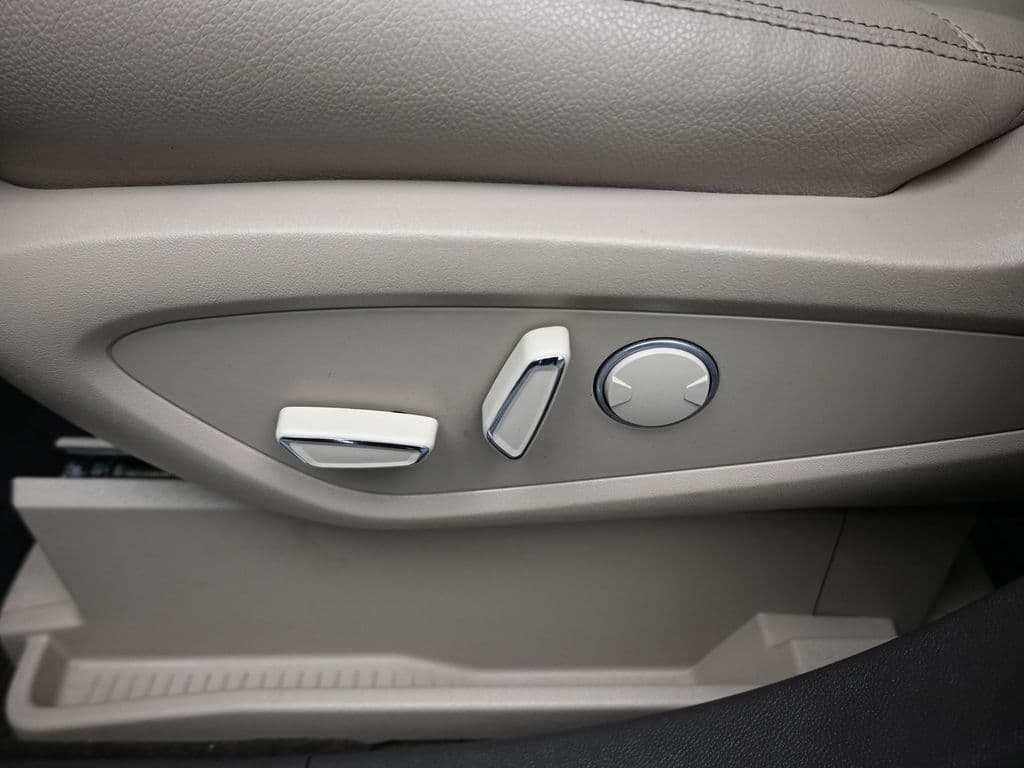 2022 Lincoln Nautilus Standard, photo 12 of 63