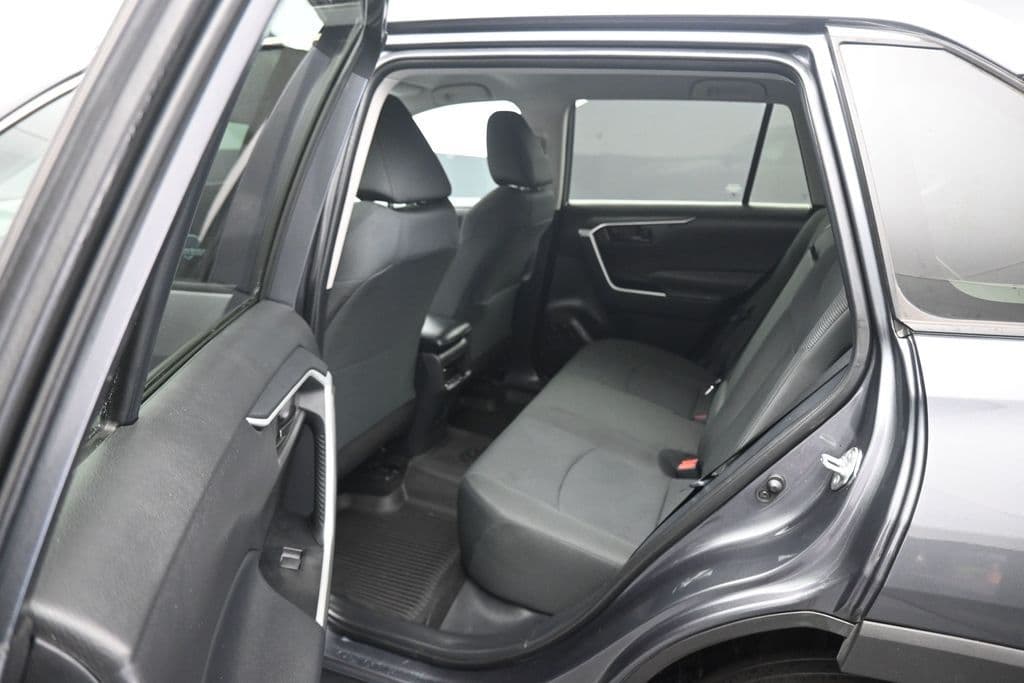2021 Toyota RAV4 LE, photo 29 of 55