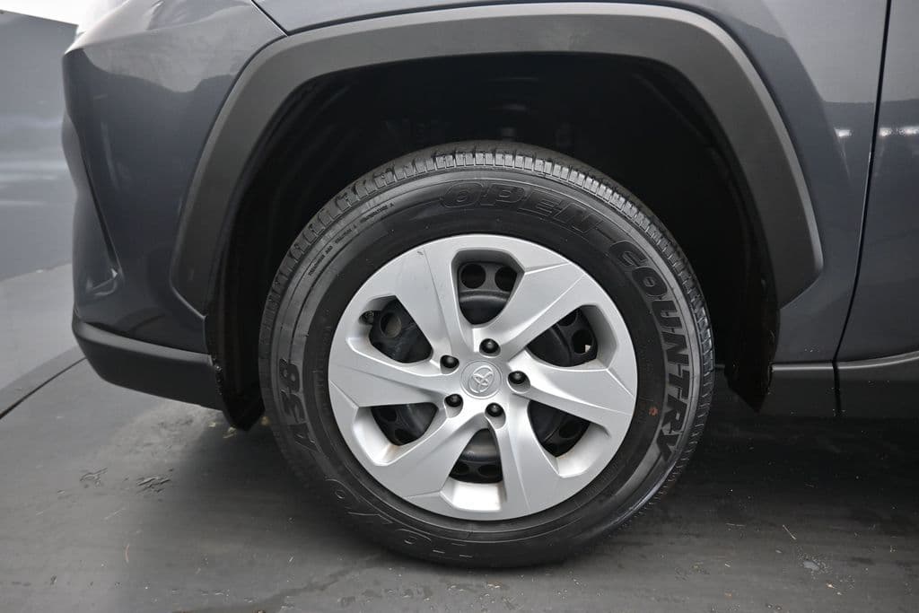 2021 Toyota RAV4 LE, photo 46 of 55