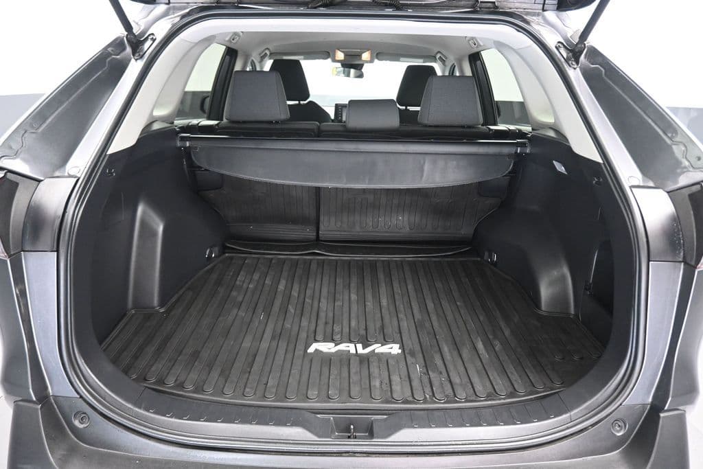 2021 Toyota RAV4 LE, photo 40 of 55