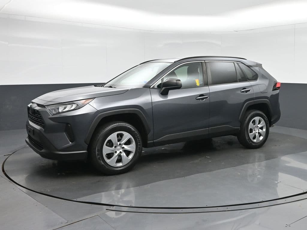 2021 Toyota RAV4 LE, photo 3 of 55