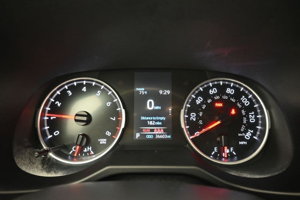 2021 Toyota RAV4 LE, photo 15 of 55