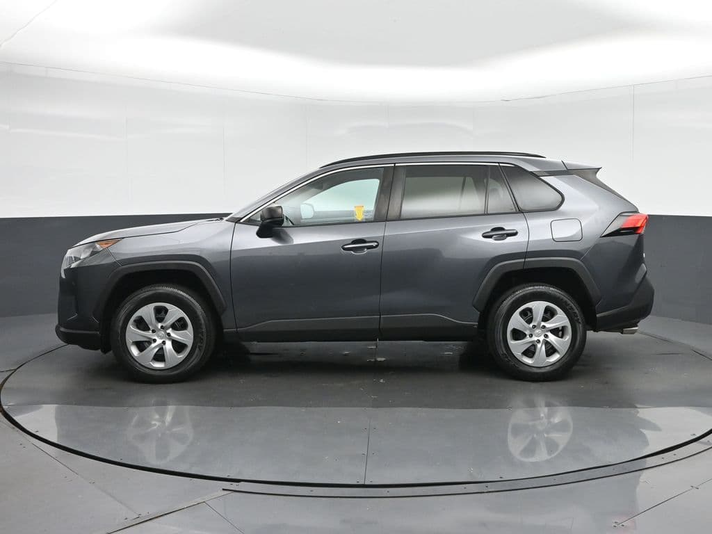 2021 Toyota RAV4 LE, photo 4 of 55