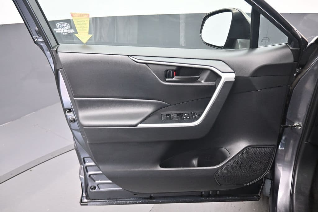 2021 Toyota RAV4 LE, photo 9 of 55