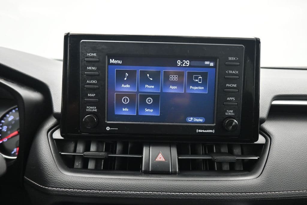 2021 Toyota RAV4 LE, photo 17 of 55