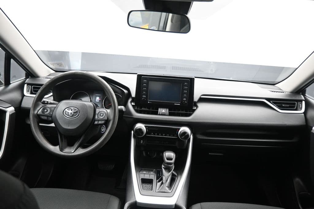 2021 Toyota RAV4 LE, photo 35 of 55