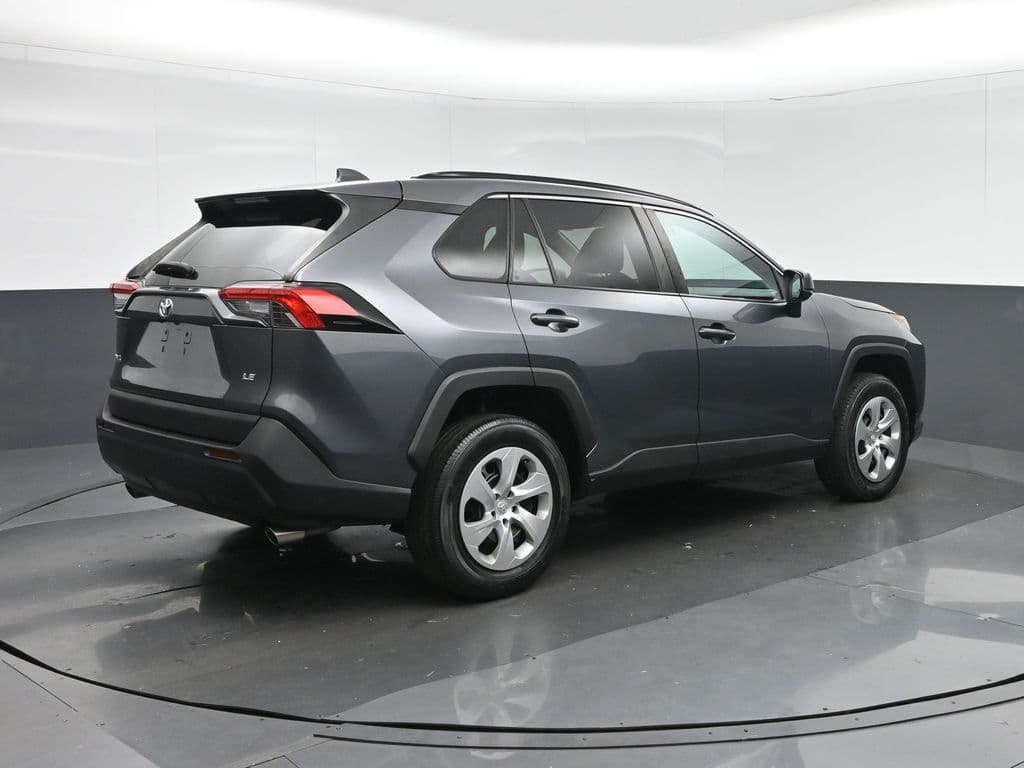 2021 Toyota RAV4 LE, photo 7 of 55