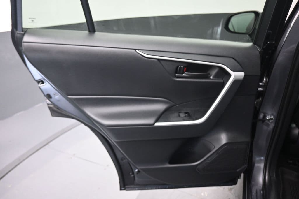 2021 Toyota RAV4 LE, photo 27 of 55