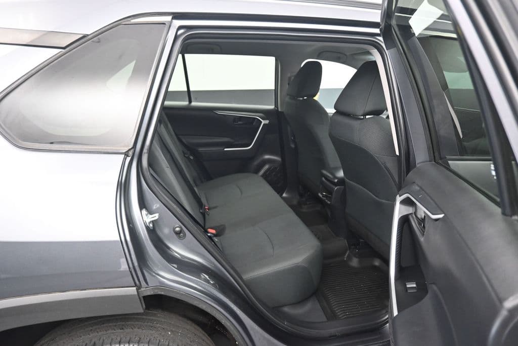 2021 Toyota RAV4 LE, photo 34 of 55