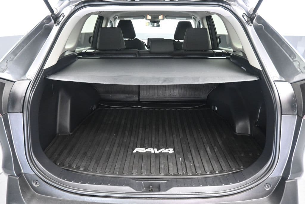 2021 Toyota RAV4 LE, photo 41 of 55