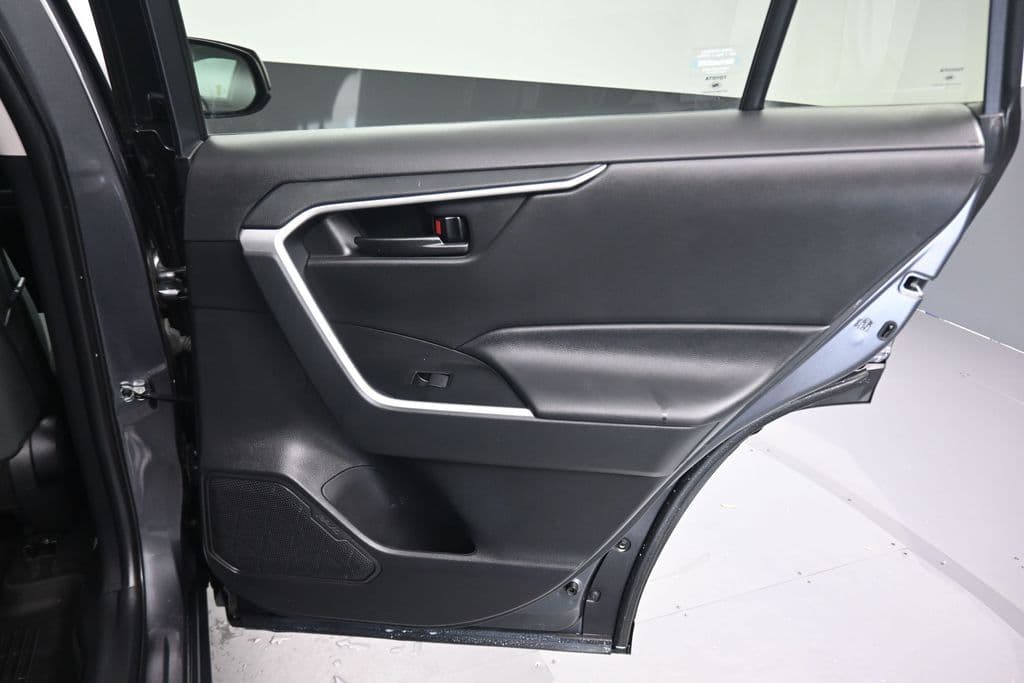 2021 Toyota RAV4 LE, photo 32 of 55